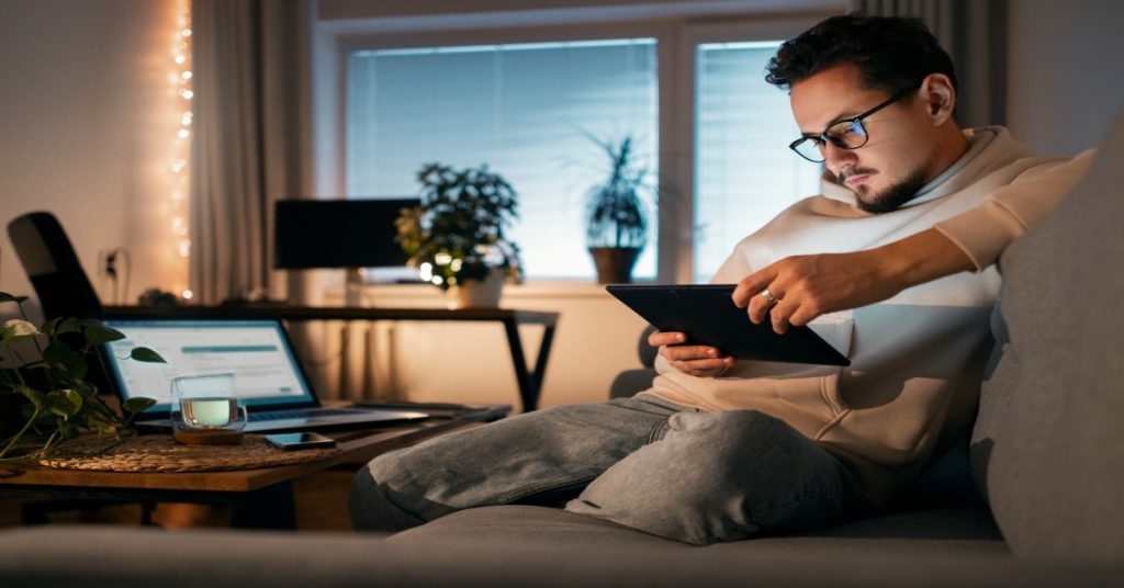 A man relaxed on a couch, using a tablet to view 360-degree video, emphasizing the importance of viewer comfort.